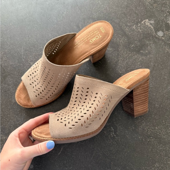 Shoes - Brand New Never Worn Tom’s size 10